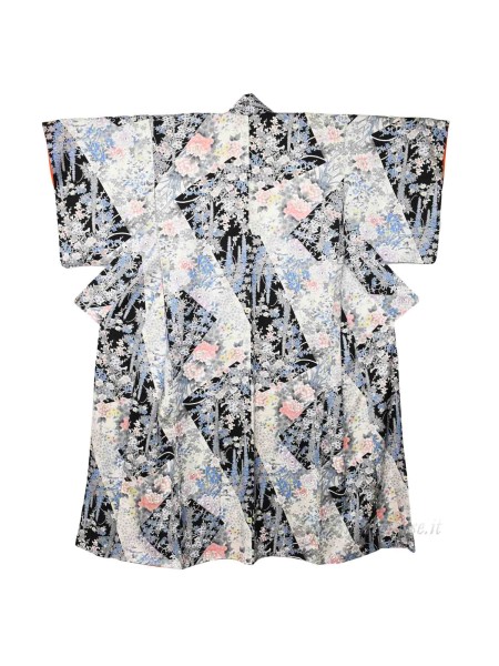 Komon kimono con disegno multifloreale